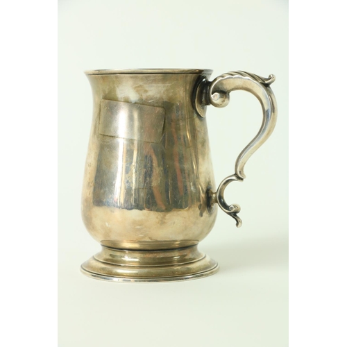 804 - An 18th Century English silver Tankard Mug, c. 1784, by Joshua Jackson, London, the plain body with ... 