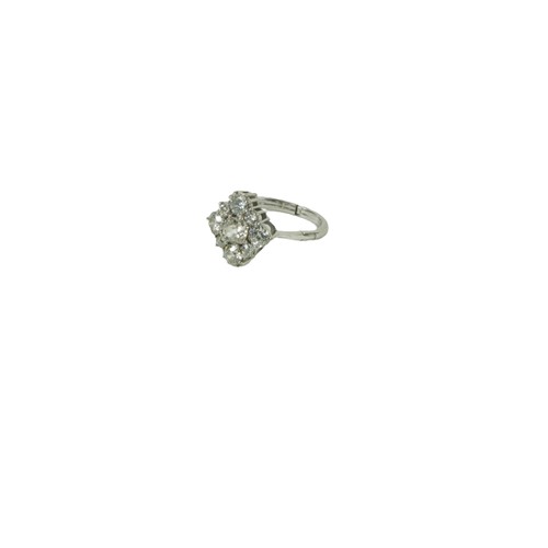 861 - An attractive Ladies diamond Ring, set in platinum, with 8 natural white diamonds (total carat weigh... 