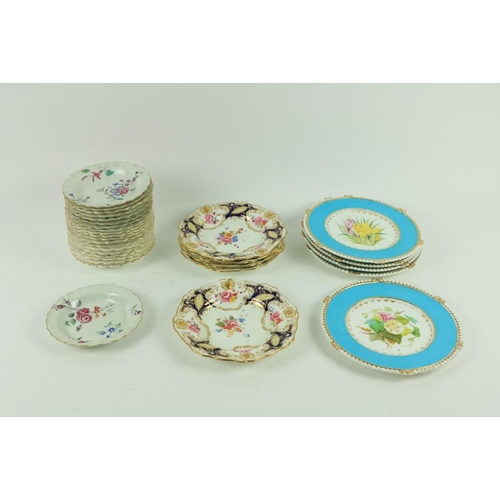 102 - A very good set of 20 - 18th Century English porcelain small Bowls, probably Worcester, each de... 