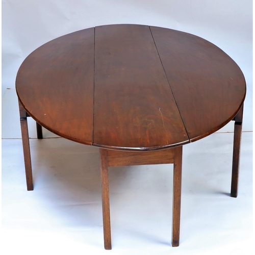 397 - A fine large well-coloured Irish mahogany Hunt Table, 18th Century and later, 8'10