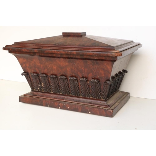 406 - A very good quality William IV figured mahogany Cellaret, the lift top opening to reveal an original... 