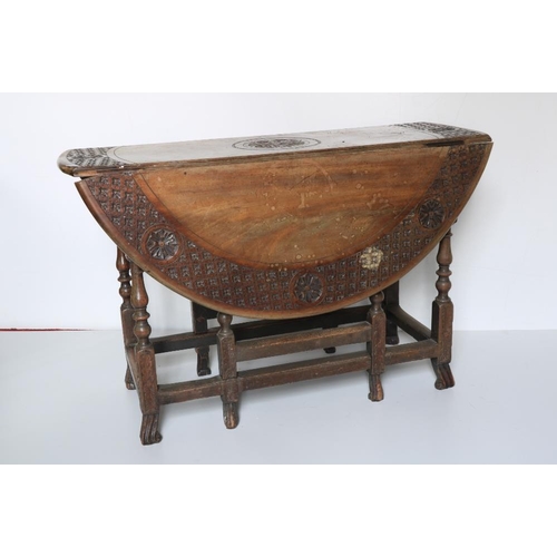 431 - An attractive 18th Century carved walnut gate leg Table, the top carved with trellis design and circ... 