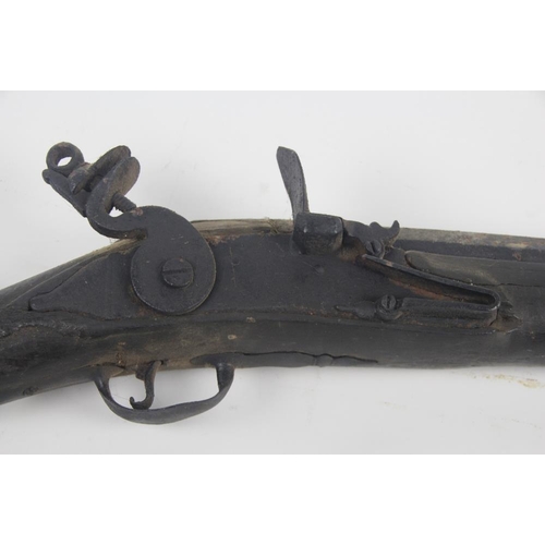 935 - A very large late 18th Century / early 19th Century flintlock Punt Gun, with iron lock butt cap and ... 