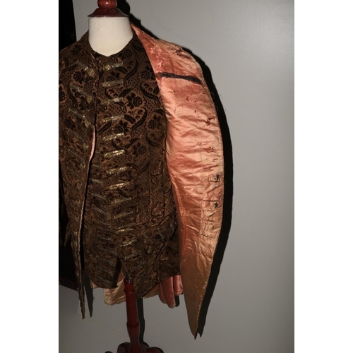 948 - A late 18th Century silk brocade brown Gentleman's Coat, with all over floral pattern, two side pock... 