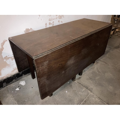 604 - A drop leaf mahogany early 19th Century Table, with rectangular flaps, on eight square legs, 57... 