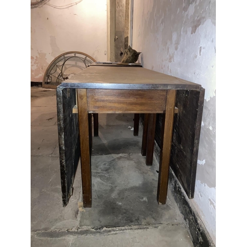 604 - A drop leaf mahogany early 19th Century Table, with rectangular flaps, on eight square legs, 57... 