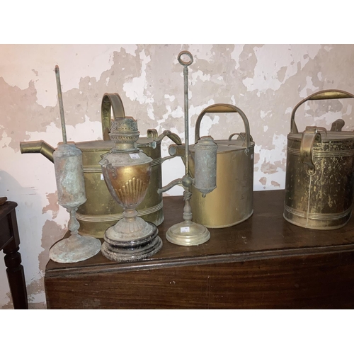 606 - A quantity of assorted copper Water Cans, various sizes, and three old Oil Lamps. (a lot)... 