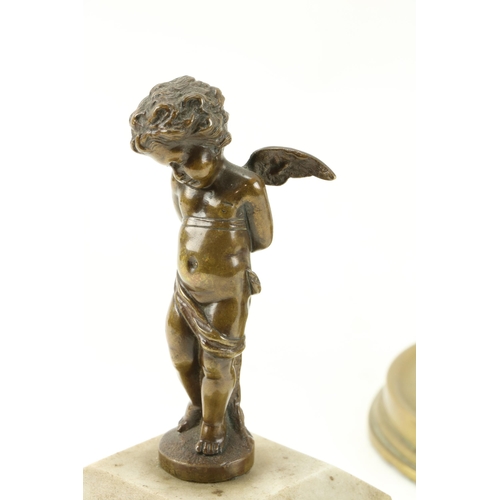 28 - A small attractive Art Nouveau bronze Desk Oil Lamp, modelled with a cherub on a leaf, with glass oi... 