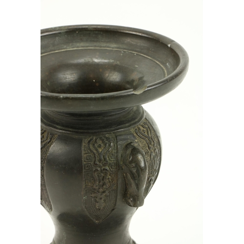 70 - An attractive small early 19th Century Chinese bronze Vase, approx. 10cms (4