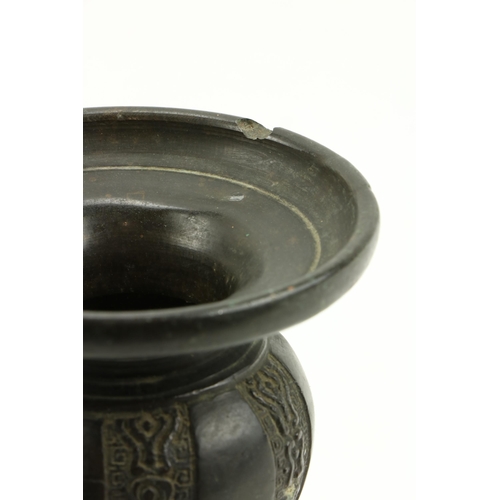 70 - An attractive small early 19th Century Chinese bronze Vase, approx. 10cms (4