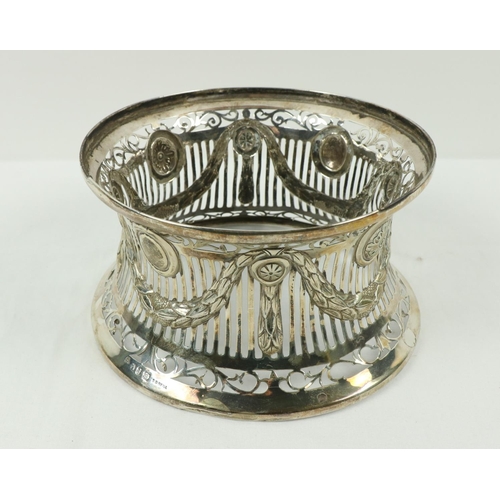 662 - An attractive early 20th Century Irish silver Dish Ring, decorated in the Adams taste with pierced d... 