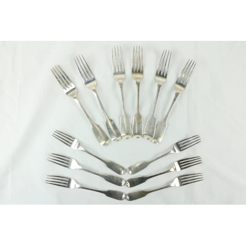 687 - A good set of 6, Irish silver Dinner Forks, Dublin c. 1842, by Peter Walsh, approx. 14ozs; and a set... 