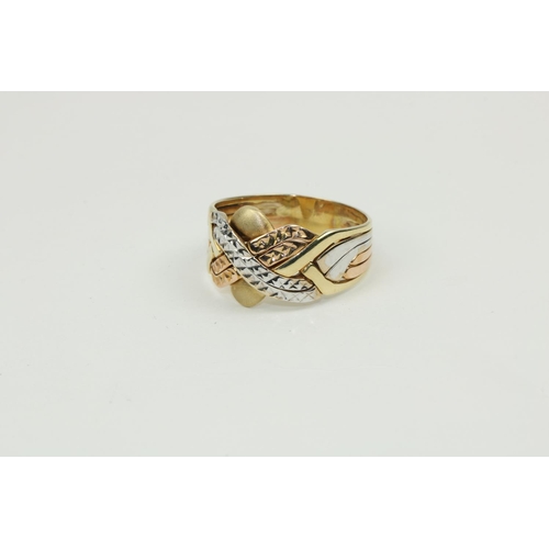 791 - An attractive and unusual three coloured gold Gentleman's 18ct Ring, of Celtic design, hallmarked. (... 