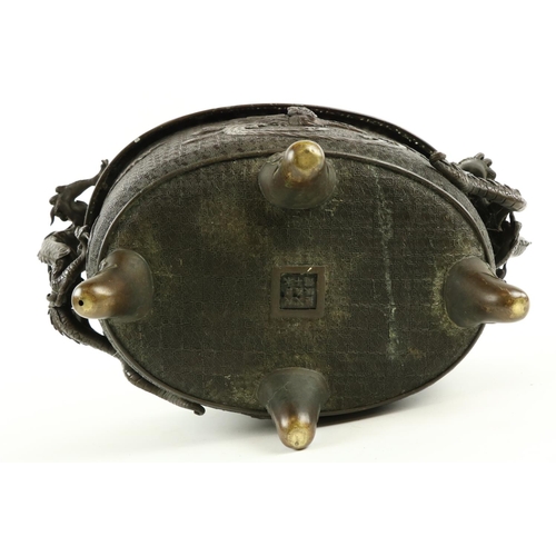 131 - An exceptional large oval Japanese bronze Censor, Meiji (1868 - 1912), with two opposing full body d... 