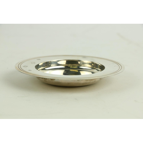 650 - A silver Armada Dish, by William Comyns & Sons, stamped London, 1984, in original presentation b... 