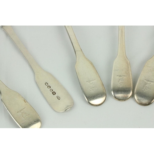 699 - A set of 9 English silver Dessert Spoons, London c. 1833, approx. 12ozs. (9)