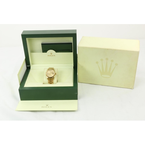 756 - A fine quality Rolex Oyster Perpetual Day Date, Officially Certified Gentleman's Wrist Watch, with 1... 