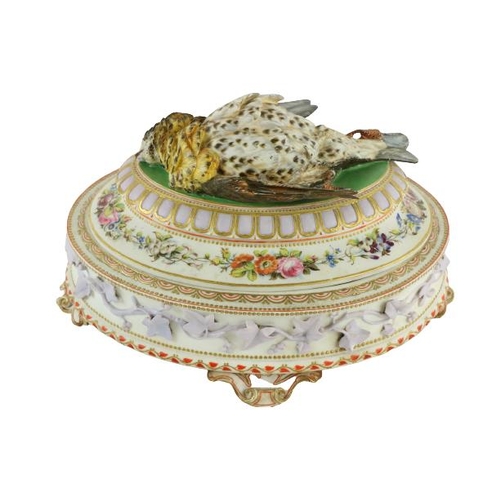 260 - A Continental oval porcelain Jewellery Casket and cover, the cover decorated with trailing flowers a... 