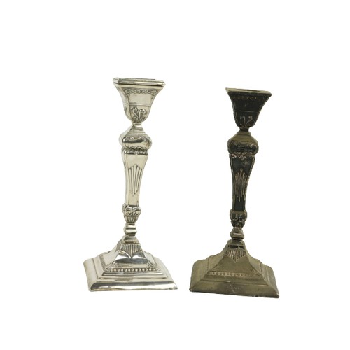 627 - A matching pair of silver Candlesticks, Chester c. 1899. (2)