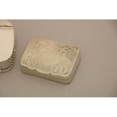 101 - A Continental silver rectangular Snuff Box, 6cms (2 1/2