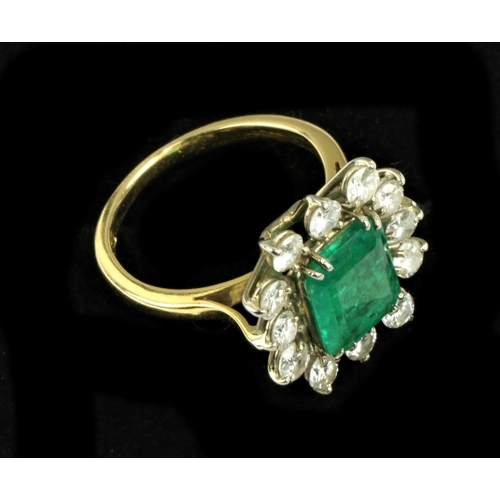 268 - An attractive Edwardian Ladies 18ct gold Cluster Ring, with large central square emerald, surrounded... 