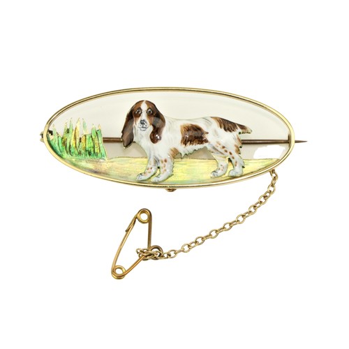 227 - An attractive 18ct gold oval and enamel Brooch, decorated with a springer spaniel in a landscape, ap... 