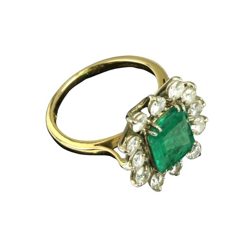 An attractive Edwardian Ladies 18ct gold Cluster Ring, with large central square emerald, surrounded by twelve bright cut diamonds, approx. size K. (1)