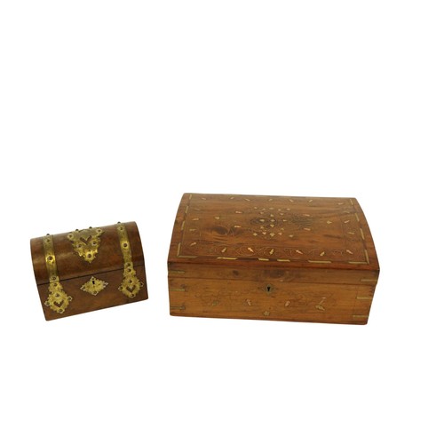 386 - A good brass and copper inlaid dome top mahogany Jewellery / Vanity Case, with recessed brass handle... 