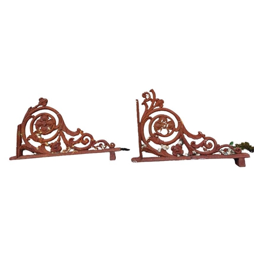 1011 - A pair of attractive and ornate Victorian cast iron Wall Bracket Mounts. (2)