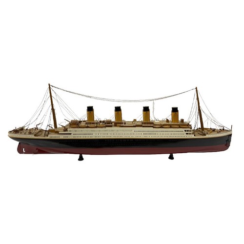 32 - A fine quality 20th Century Scale Model of the S.S. Titanic, 140cms length x 50cms h (55