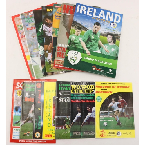 911 - Programmes: Soccer, F.A.I., Internationals, a large collection of Official Match programmes for Home... 