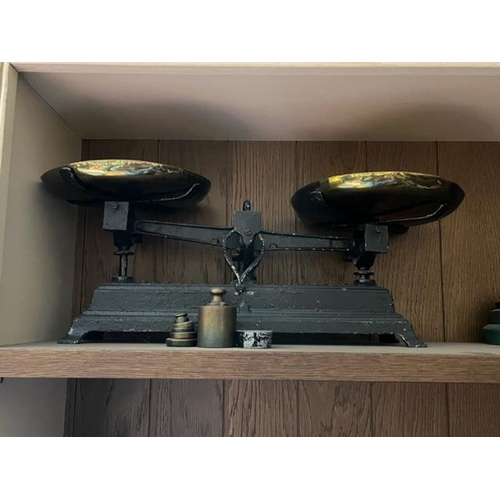 525 - Five varied antique and modern Kitchen and Shop Weighing Scales, of metal and brass format, with ass... 