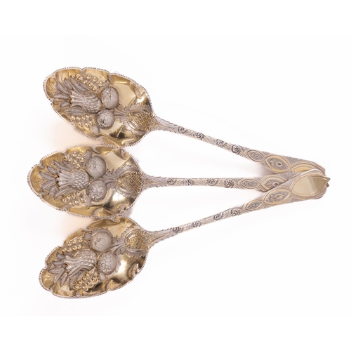 89 - A good set of 3 shaped and embossed silver gilt Berry Spoons, by Rich. Crossley, 1796, 25cms (8 3/4