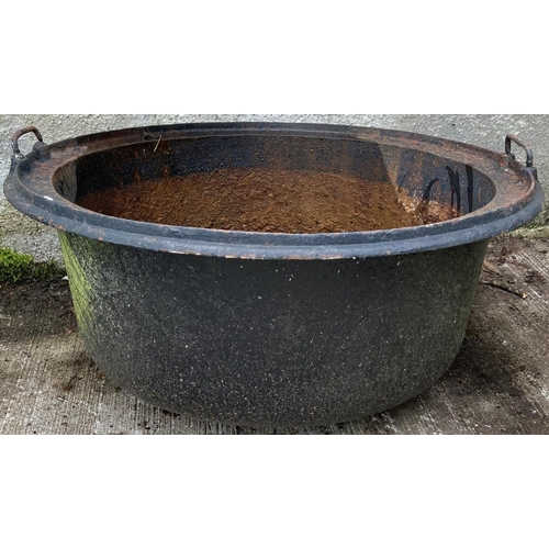 1347 - A rare Irish 19th Century circular cast iron Famine Pot, c. 1847, 43cms h x 86cms d (17