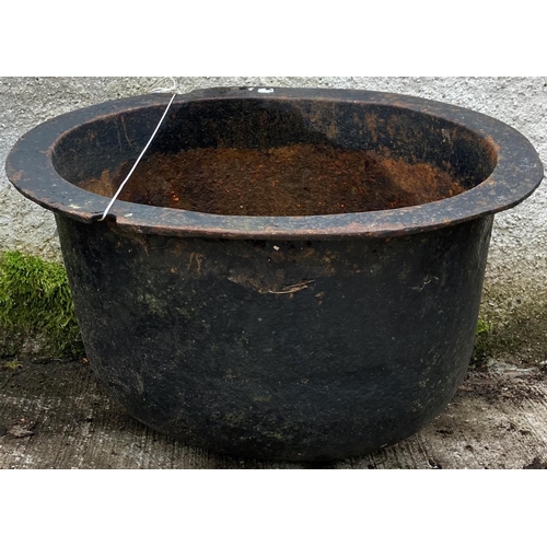 1348 - A large heavy oval cast iron Famine Pot, c. 1847, 46cms x 66cms (18