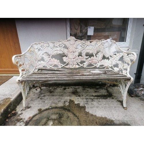 1359 - A very good Victorian cast iron Garden Bench, in the fern leaf pattern with slated wooden seat, 150c... 