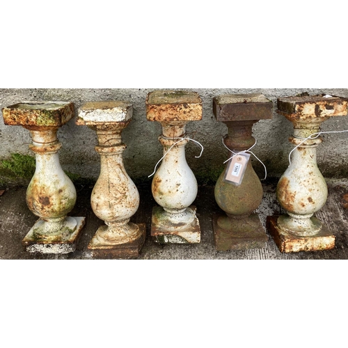 1355 - A set of 5 cast iron Balustrades, 48cms (19