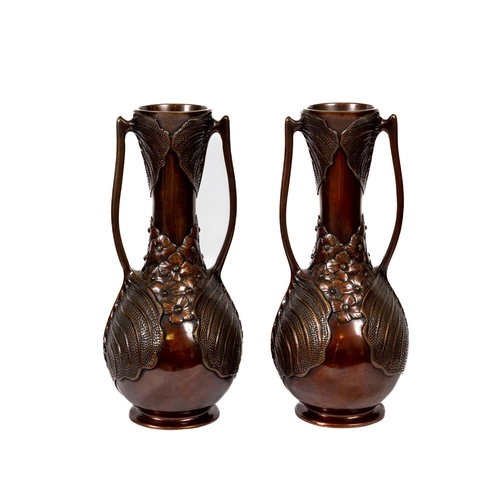 1048 - An exceptional pair of Japanese Art Nouveau Meiji bronze Vases of bottle form and lily handles ... 