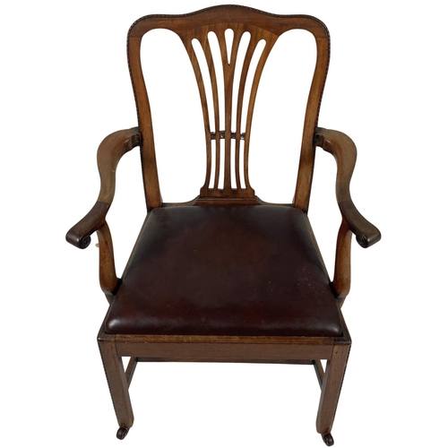 1049 - A fine quality Irish Georgian period Carver Armchair, the shaped back with central splat issuing scr... 