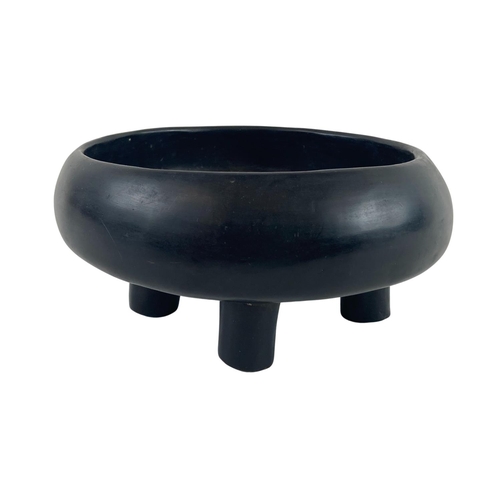 877 - A rare South American black Pottery four legged Bowl, of circular ogee form, in the Pre-Columbian st... 