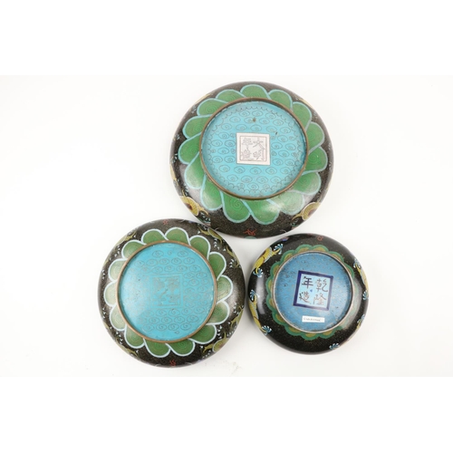 963 - A good Chinese cloisonné enamel dragon Jar and cover, 12cms (5''); a pair of small cloisonné Jars, 7... 