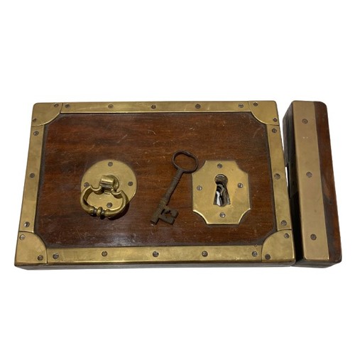 856 - A very good rectangular mahogany and brass mounted Country House Front Door Lock, in the 18th Centur... 