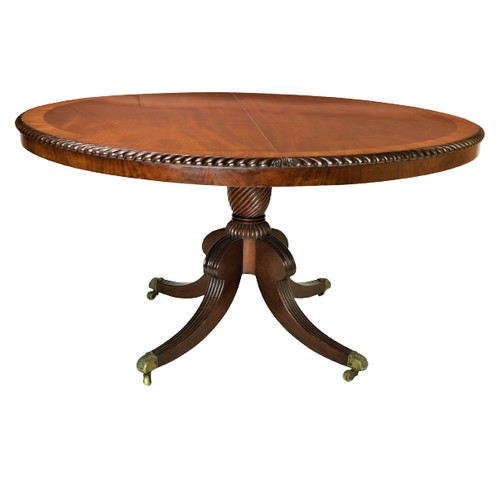 82 - A fine quality William IV mahogany circular Table, the figured top with rosewood crossbanding and mo... 