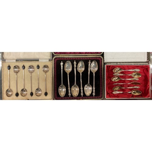 107 - A cased set of 6 silver Coffee Spoons, Sheffield 1922, each with coffee bean finial, together with a... 