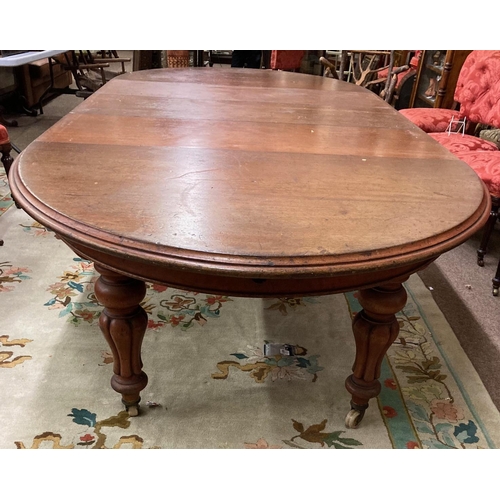 1081 - A good Victorian mahogany telescopic Dining Table, with demi-lune ends and three leaves, raised on f... 