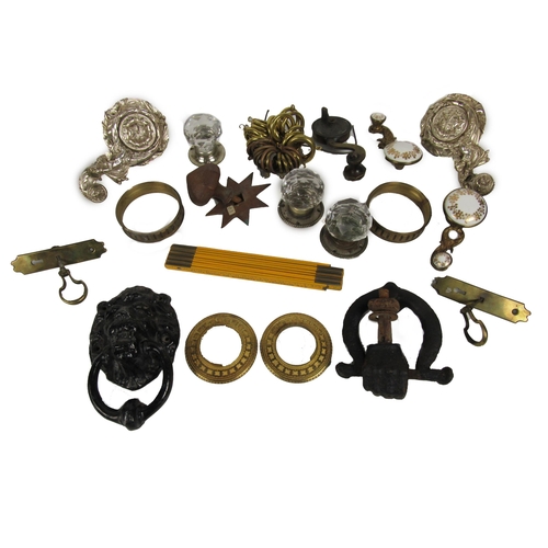 1152 - Box: Collection of antique metal, brass, porcelain, glass and plated Door Furniture, knockers, handl... 