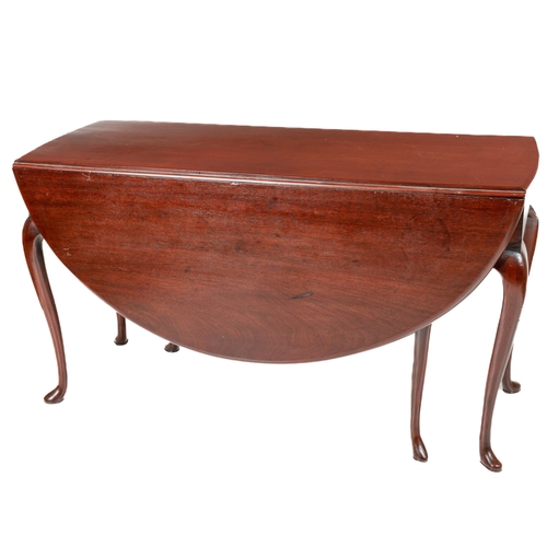 1166 - A fine quality and heavy Irish Georgian mahogany drop-leaf Table, with gate leg design, the demi-lun... 