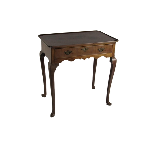 571 - An Irish Georgian period mahogany tray top or Silver Table, the hollow top with shaped border, above... 