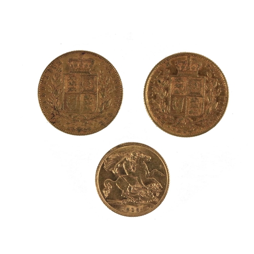 807 - Sovereigns: A Queen Victoria (young head) 1846 shield back full Sovereign, also a Victoria 1871 shie... 