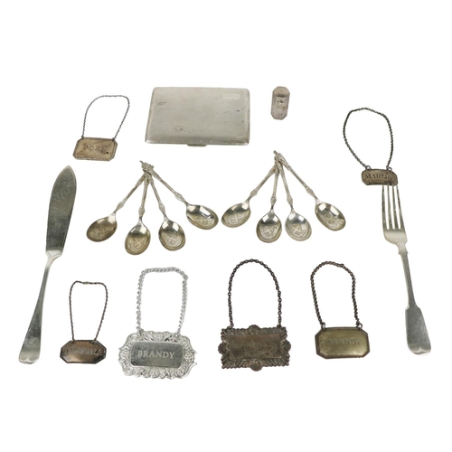 19 - Silverware: A set of 8 